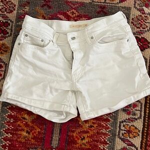 Levi Mid Length White shorts size 29